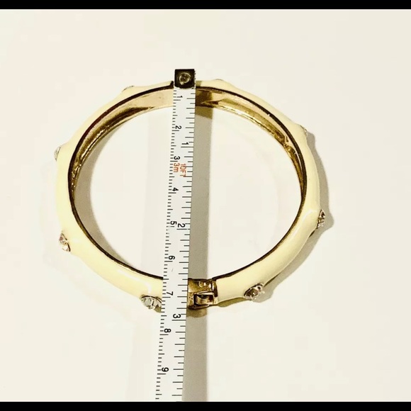 Vintage Premier Designs Cream Enamel Hinged Bangle - Picture 2 of 3